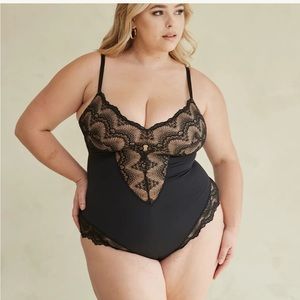 Sculpting lace shape suit. 1x
